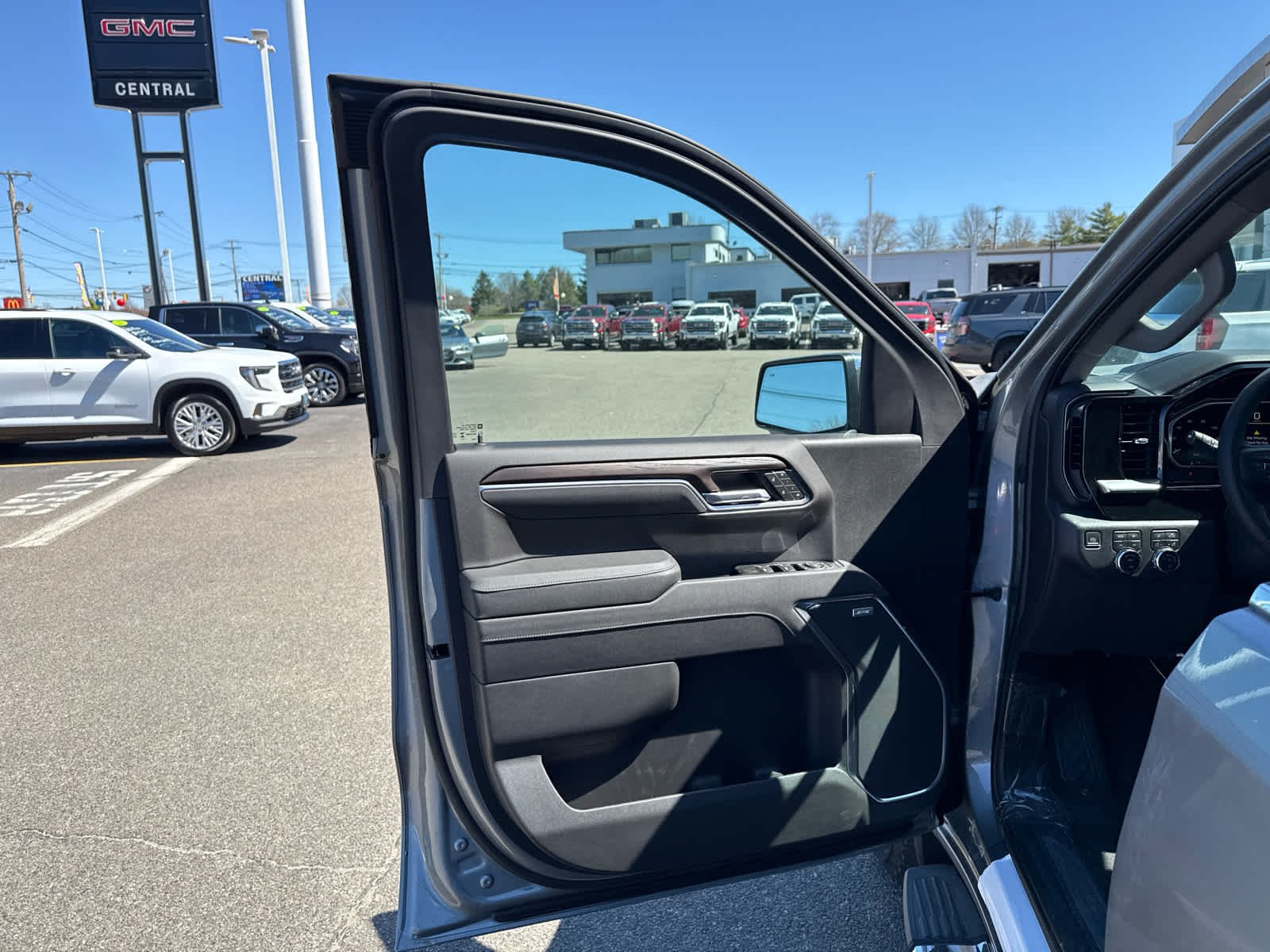 2026 GMC Sierra 1500 SLT - Photo 14