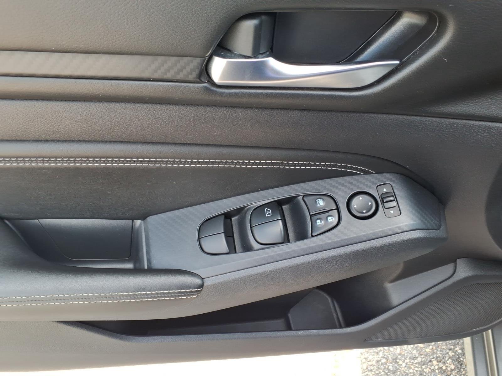 Used 2019 Gun Metallic Nissan 2.5 S image 17