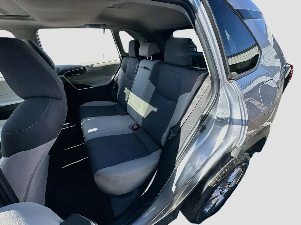Used 2022 Silver Toyota XLE image 23