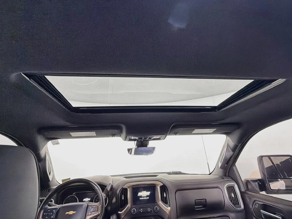 Used 2022 White Chevrolet High Country image 15