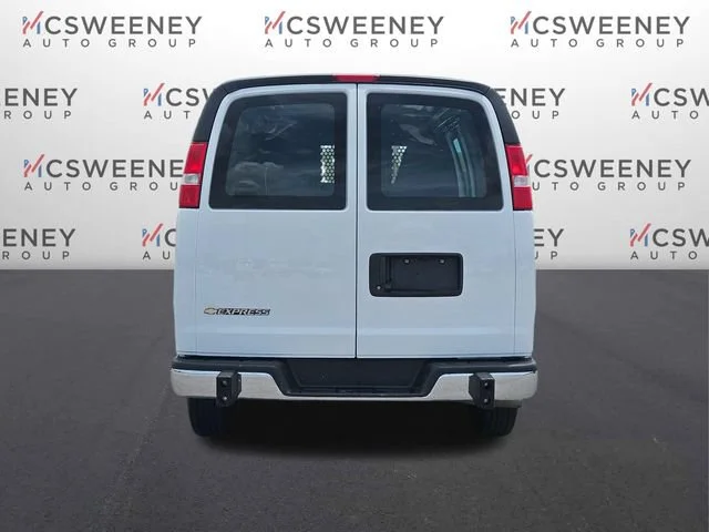 Used 2025 Summit White Chevrolet WT image 4