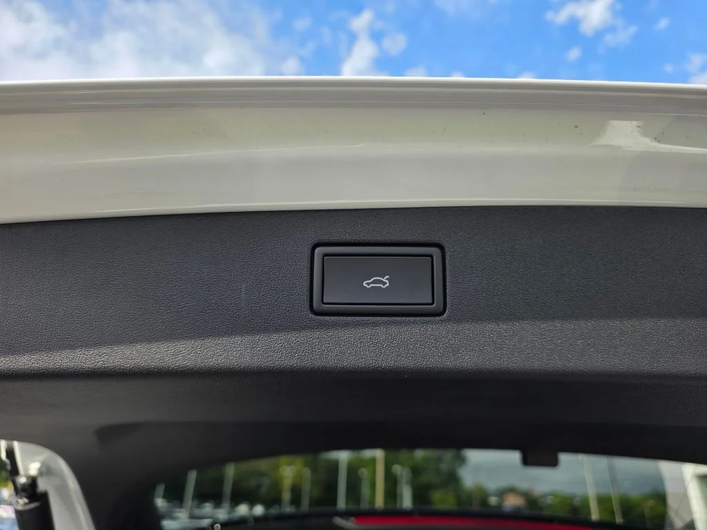 New 2026 Opal White w/Deep Black Roof Volkswagen 2.0T SE R-Line Black image 32