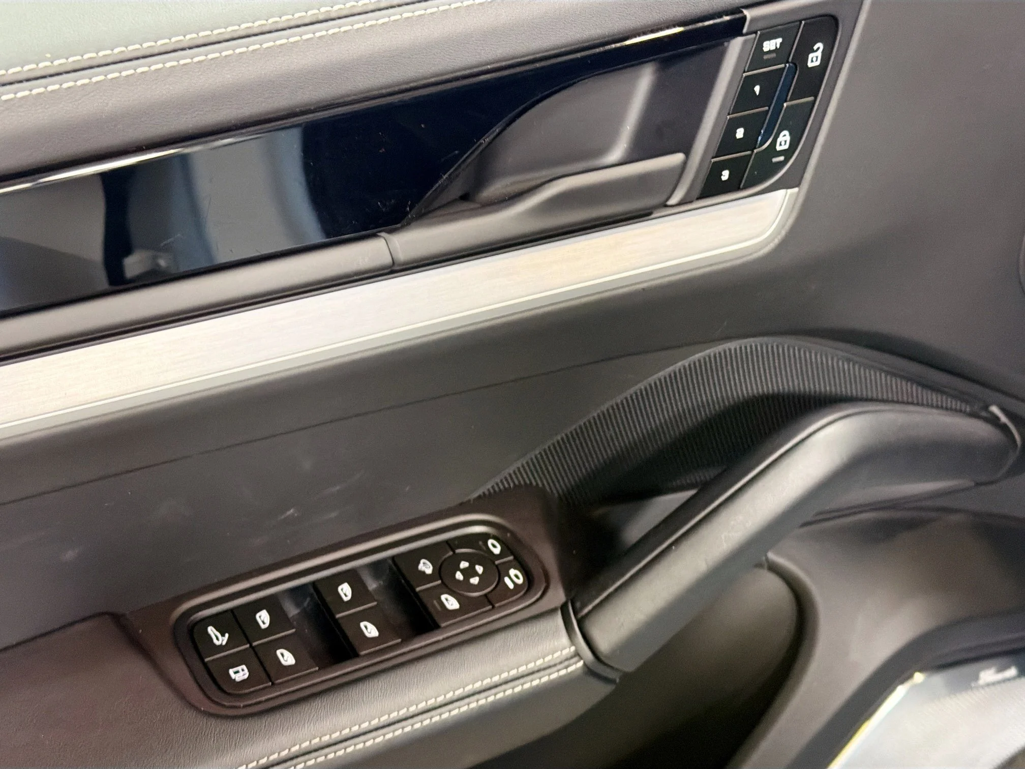 2025 Porsche Cayenne Turbo E-Hybrid - Photo 25