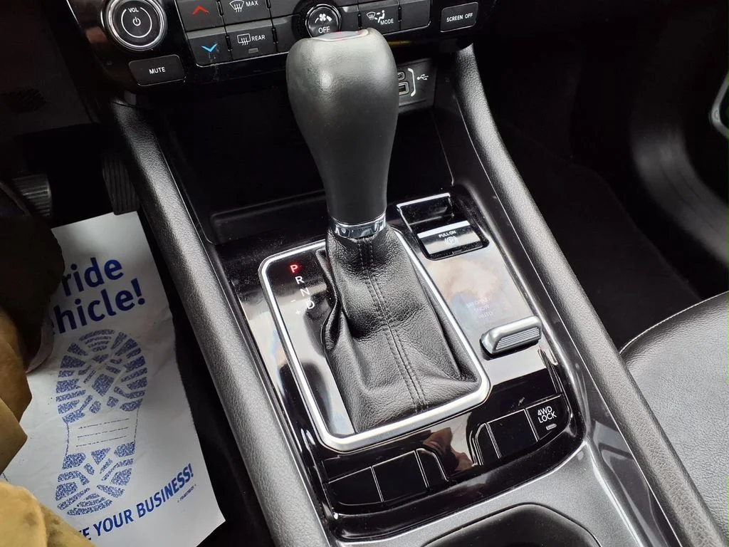 Used 2023 Blue Jeep Latitude image 11