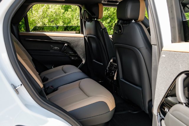 New 2027 Fuji White Land Rover Dynamic SE image 49