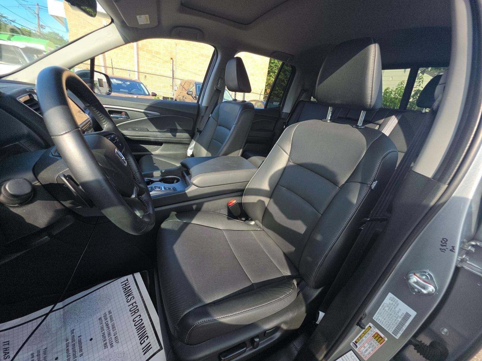 Certified Used 2025 Solar Silver Metallic Honda RTL image 6