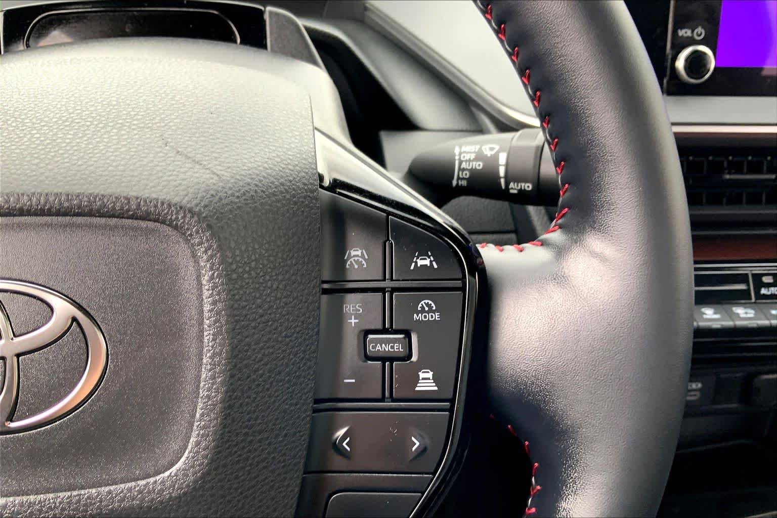 2026 Toyota Prius Plug-in Hybrid SE - Photo 22