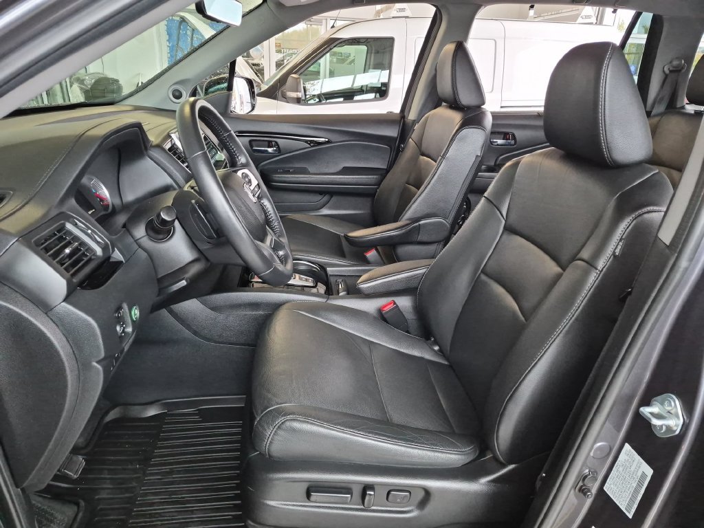 Used 2022 Modern Steel Metallic Honda Touring image 21