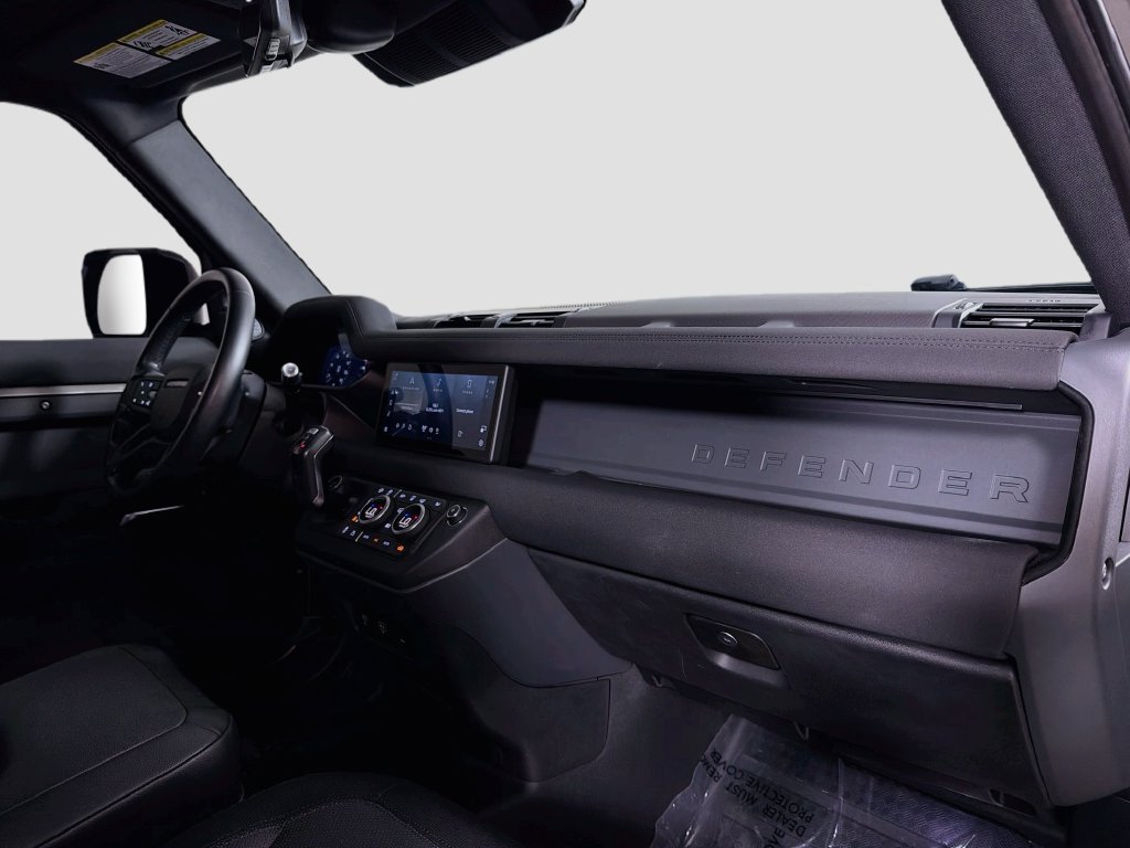 Used 2022 Gold Land Rover X-Dynamic S image 30