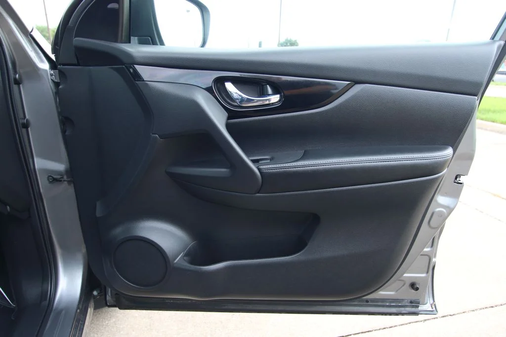 Used 2022 Gun Metallic Nissan SV image 38