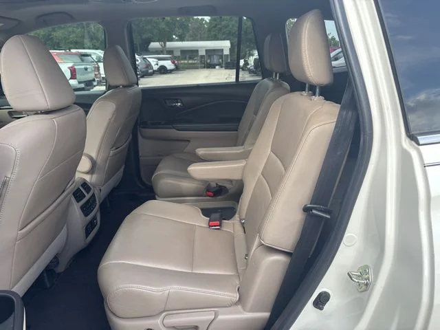 Used 2019 White Honda Touring image 10