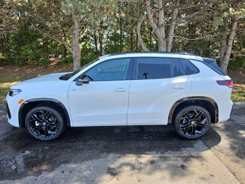 New 2026 Opal White Pearl Volkswagen 2.0T SE R-Line Black image 2