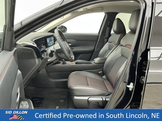 Used 2025 Super Black Nissan SR image 16