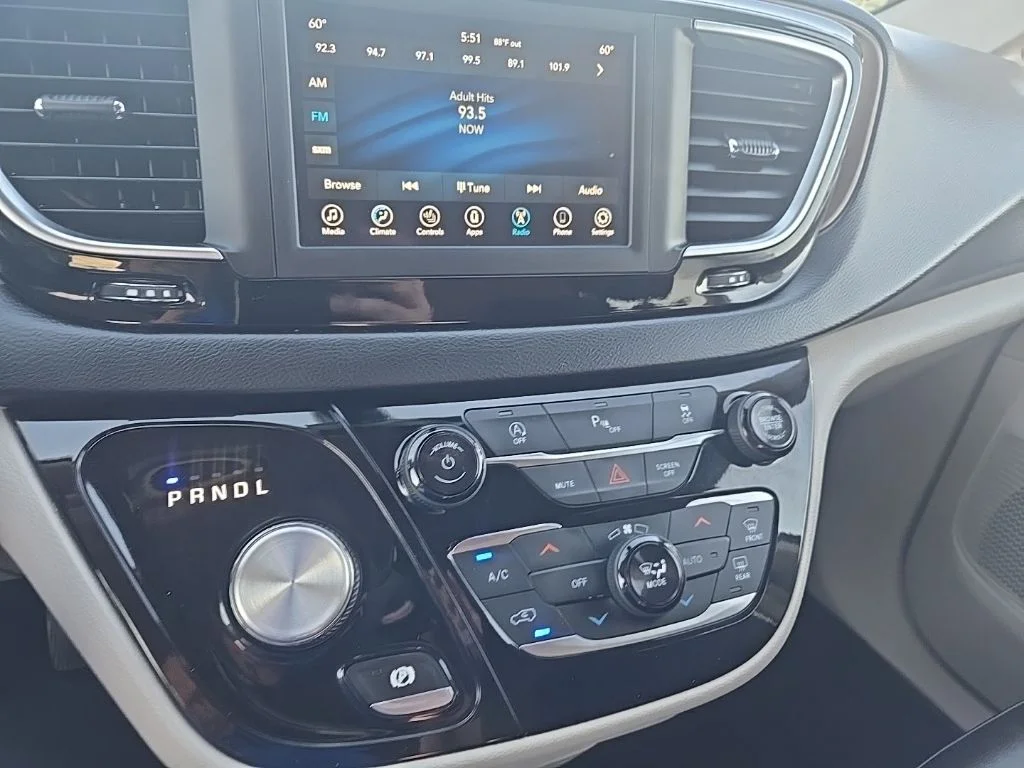 Used 2019 Black Chrysler Touring L image 24