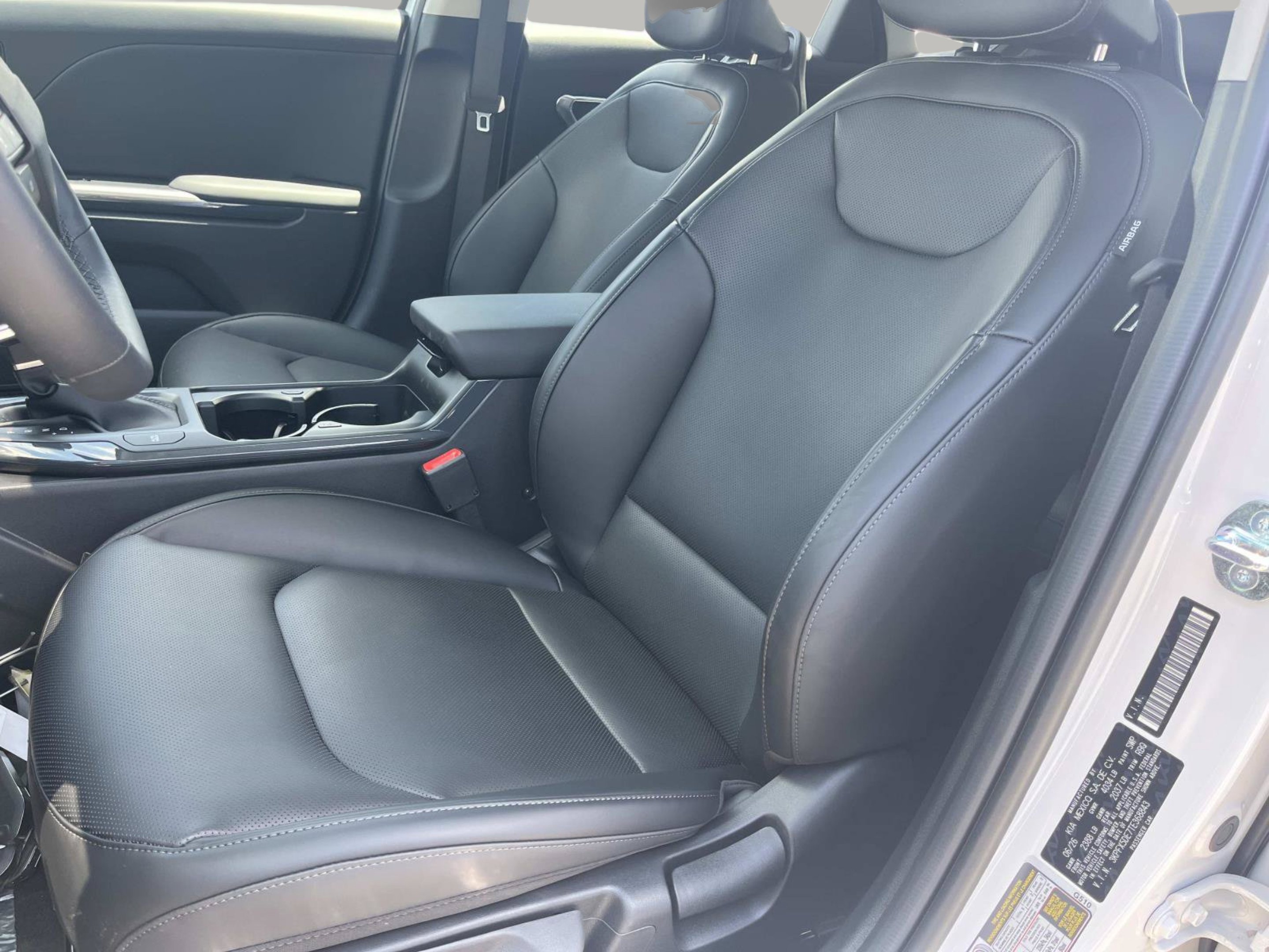 New 2026 Snow White Pearl Kia EX image 22