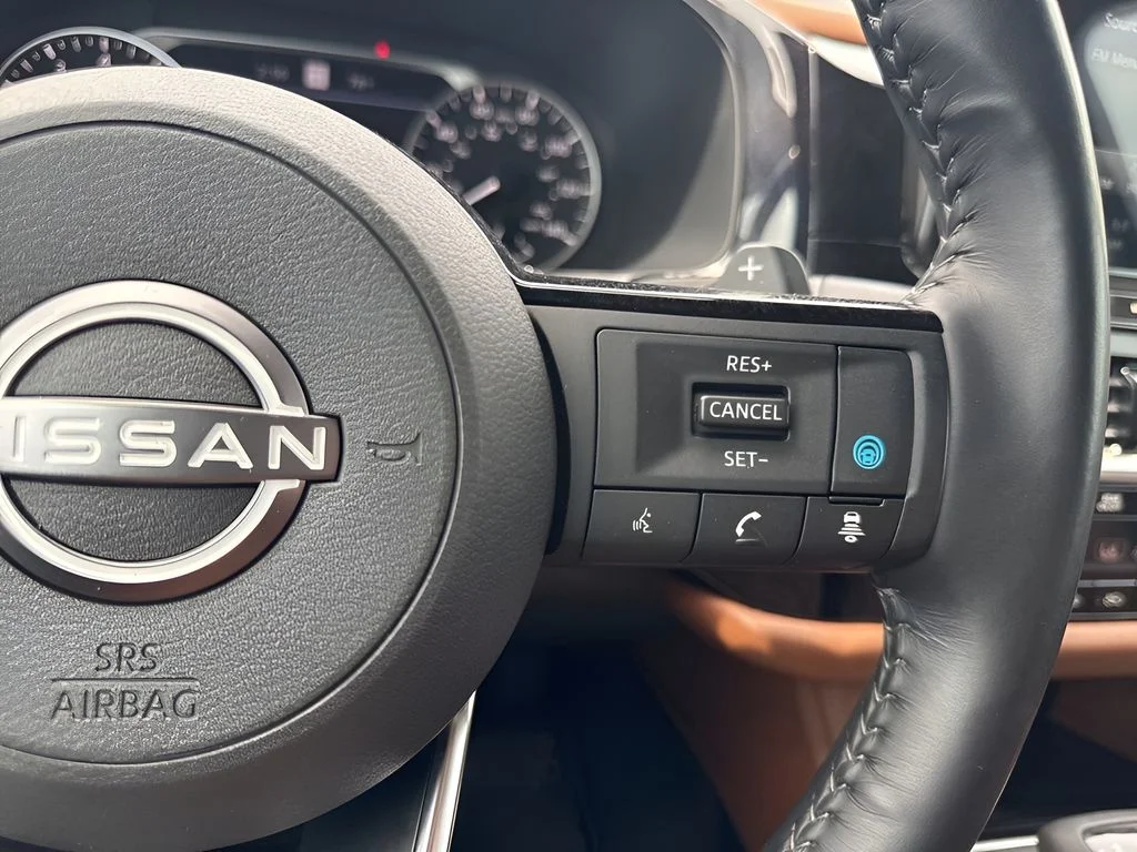 Used 2023 Black Nissan Platinum image 18