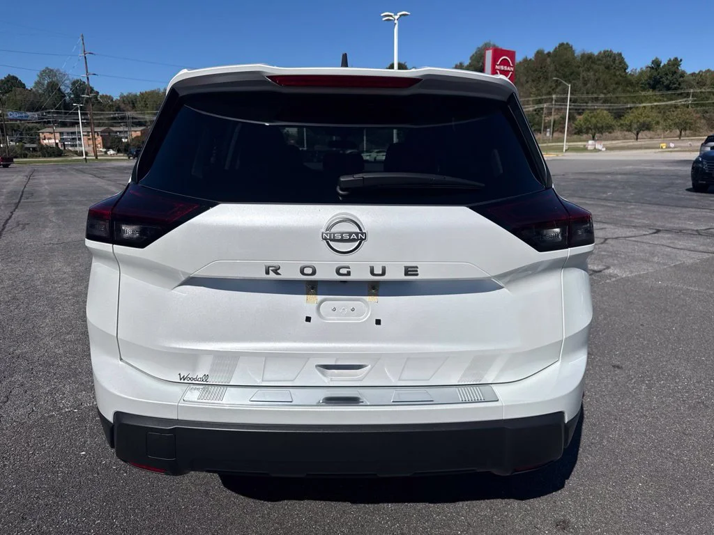 Used 2026 Everest White Nissan SV image 4