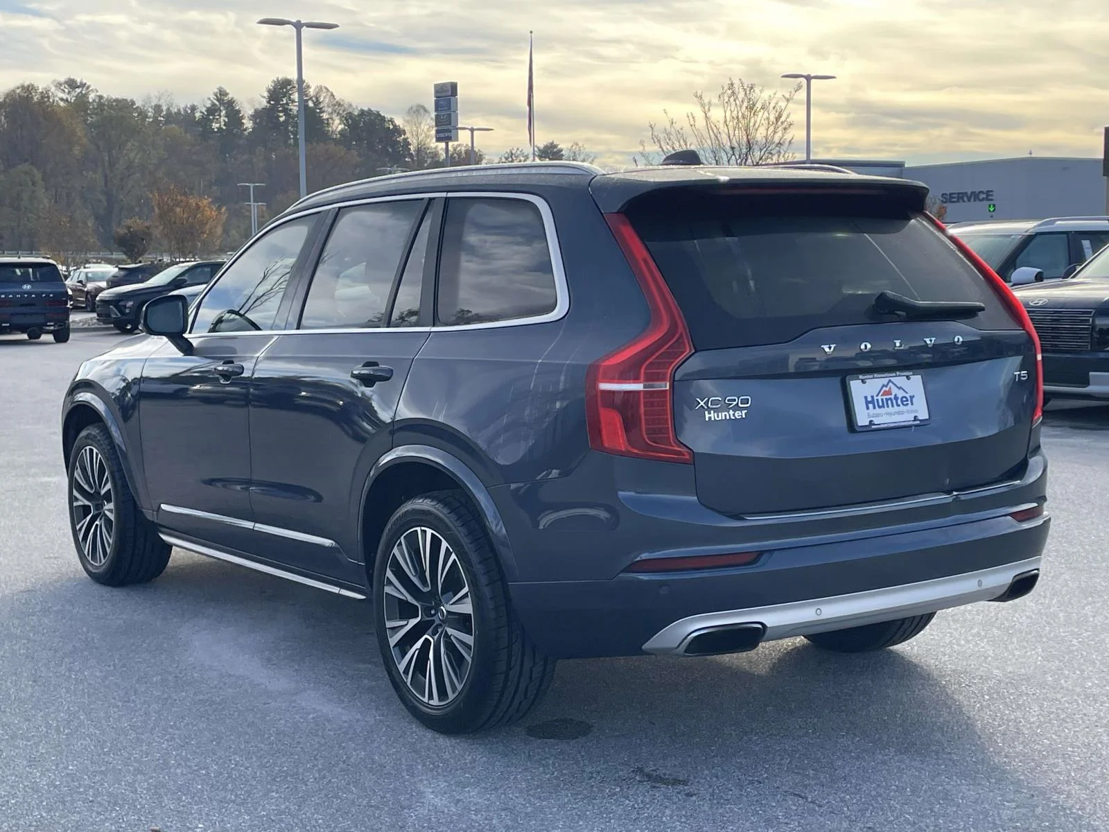 Used 2020 Denim Blue Metallic Volvo Momentum image 26
