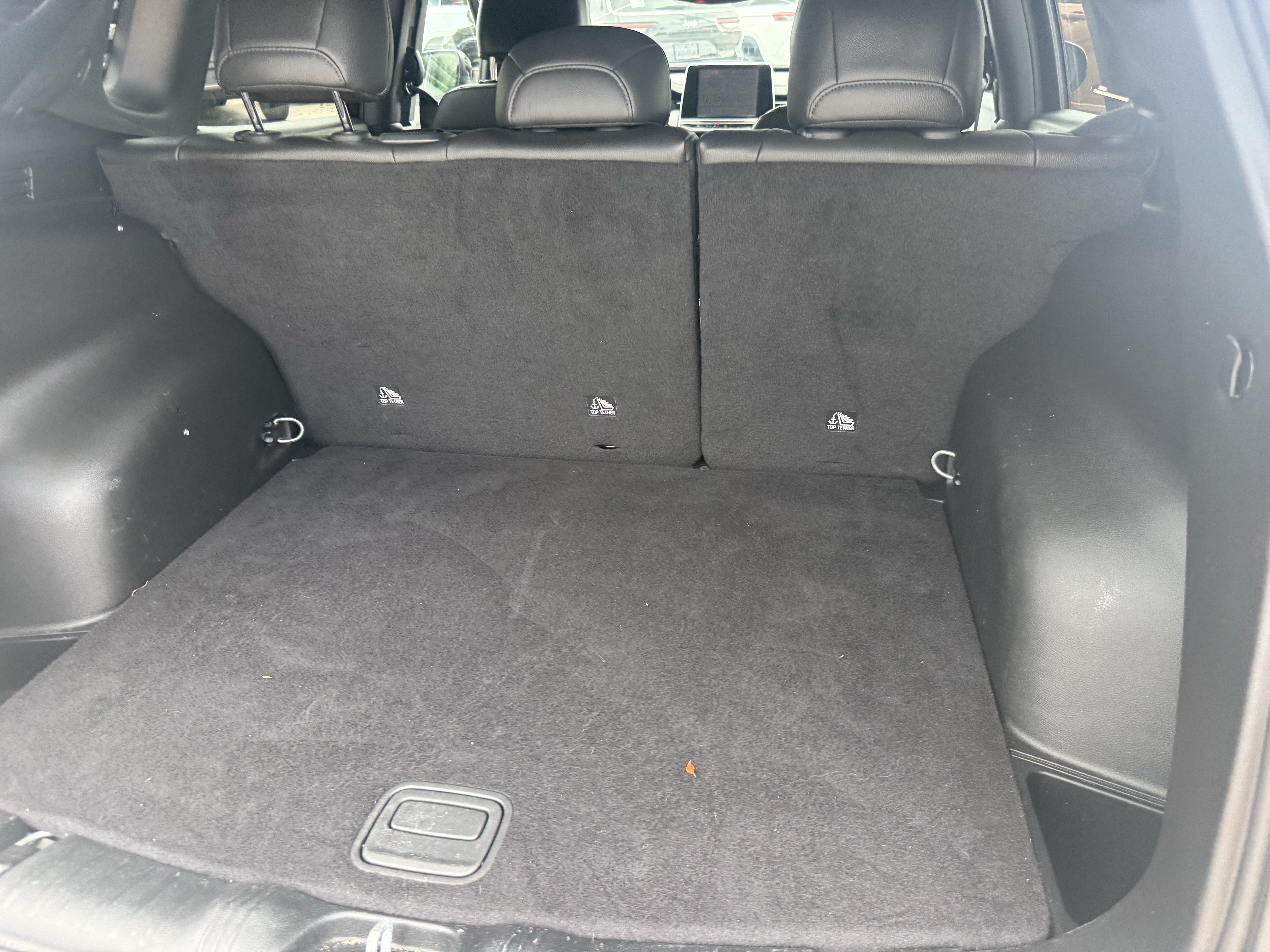 Used 2025 Diamond Black Crystal Pearlcoat Jeep Latitude image 30