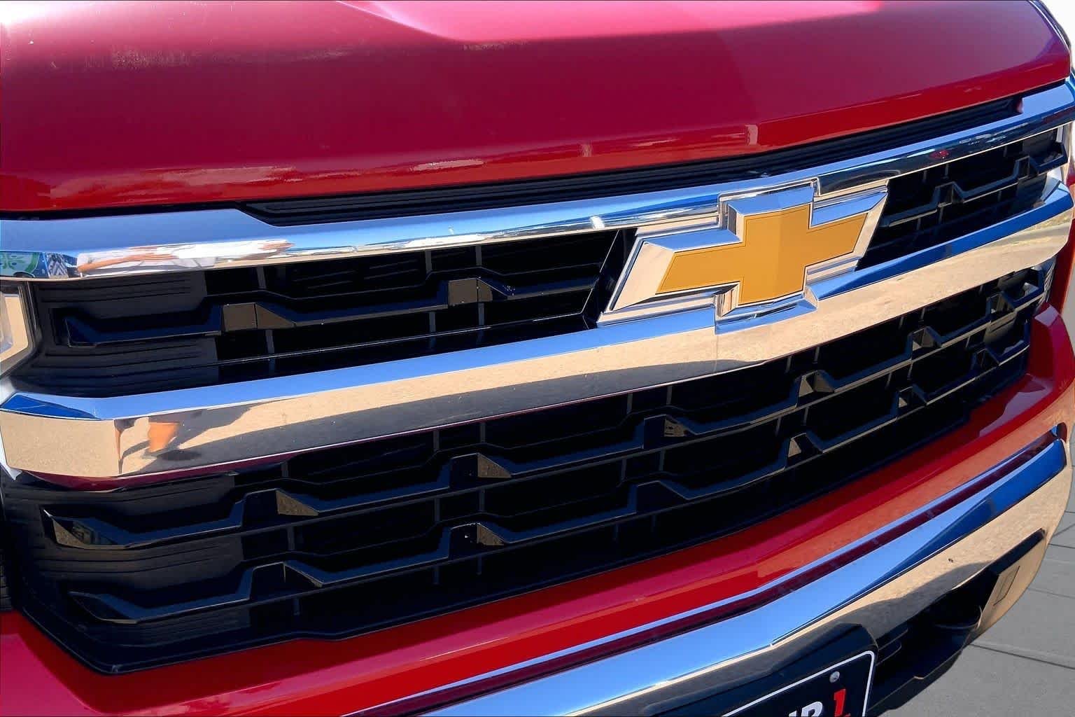 Used 2025 Red Hot Chevrolet LT image 30