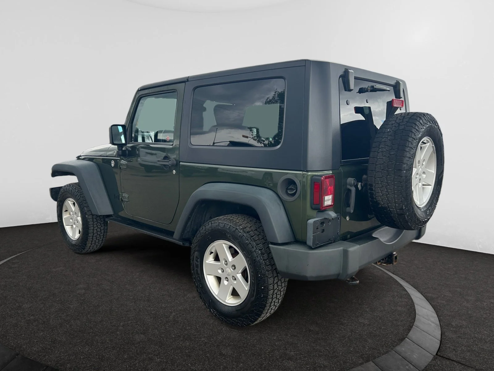 Used 2009 Jeep Green Metallic Jeep X image 3