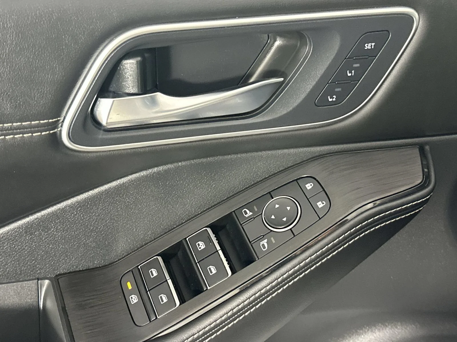 Certified Used 2021 Gold Nissan Platinum image 13