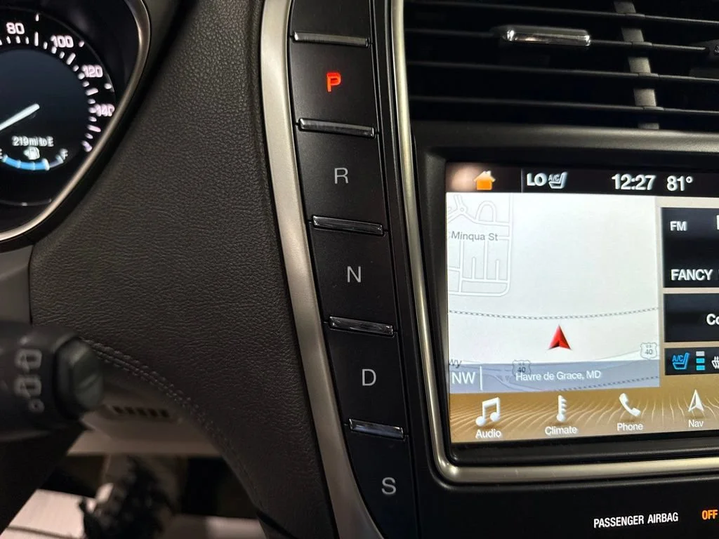 Used 2017 Blue Lincoln Reserve image 21