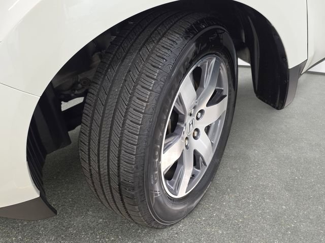 Used 2015 Diamond White Pearl Honda Touring image 30