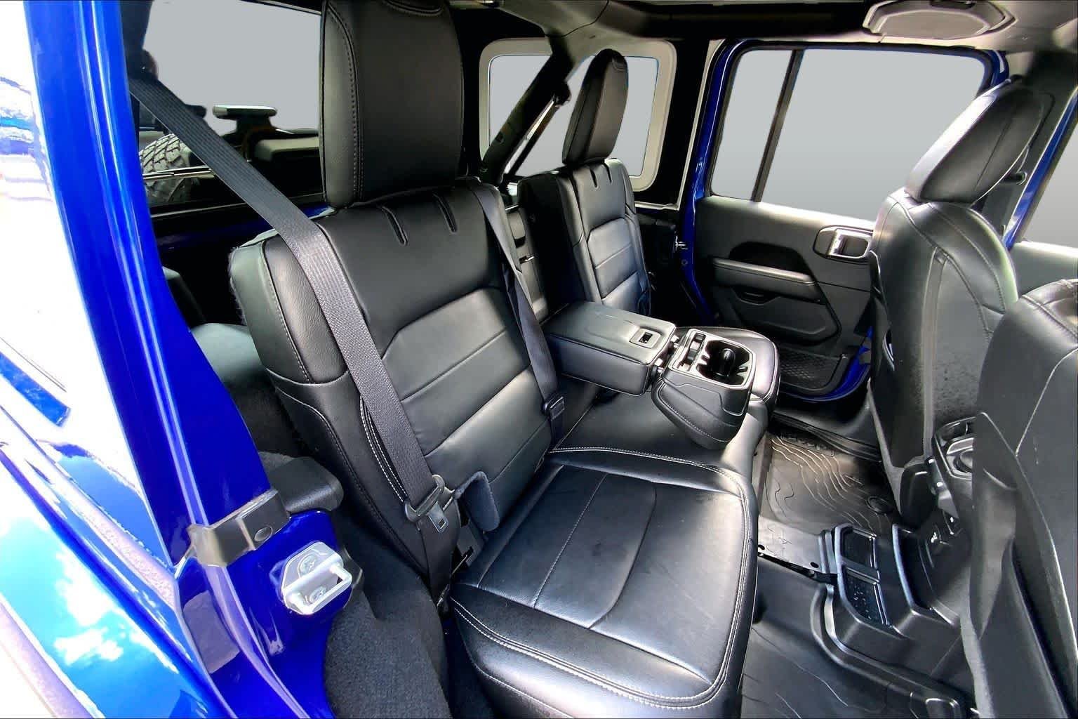 Used 2020 Ocean Blue Metallic Clearcoat Jeep Sahara image 20