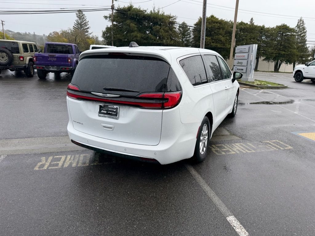 2025 Chrysler Pacifica Select - Photo 6