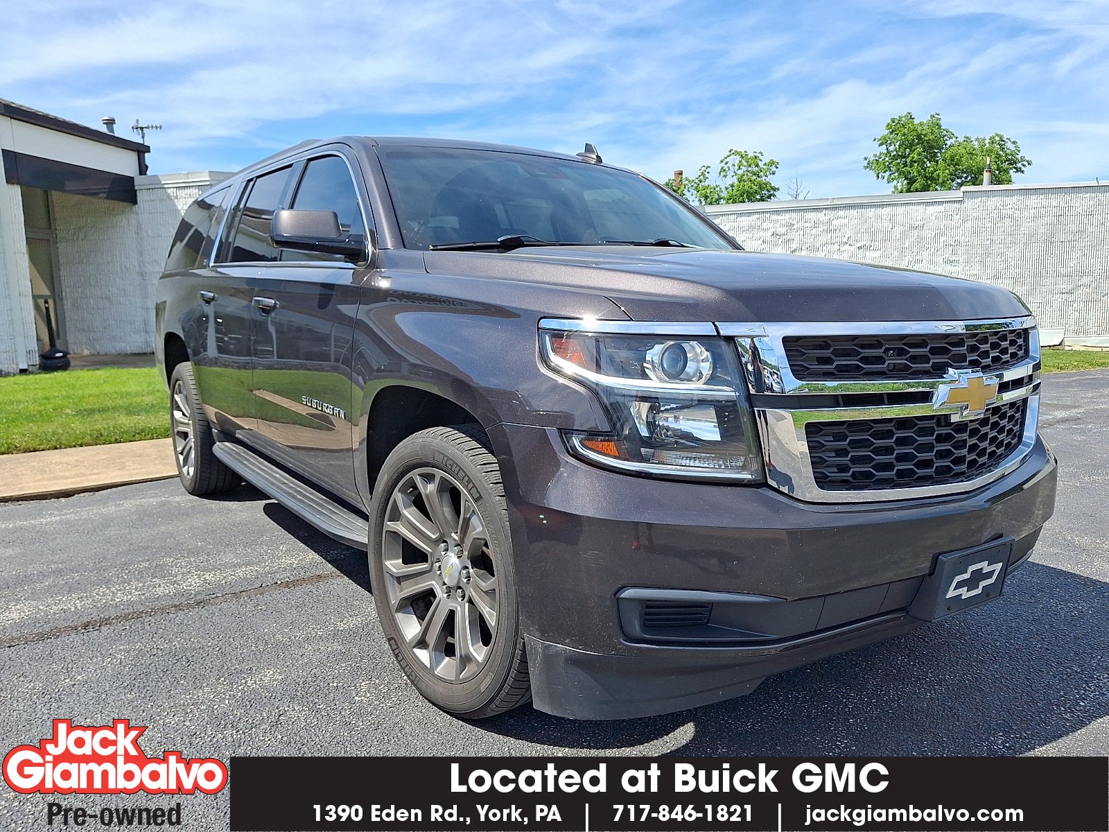 2018 Chevrolet Suburban 4WD 1500 LT's photo