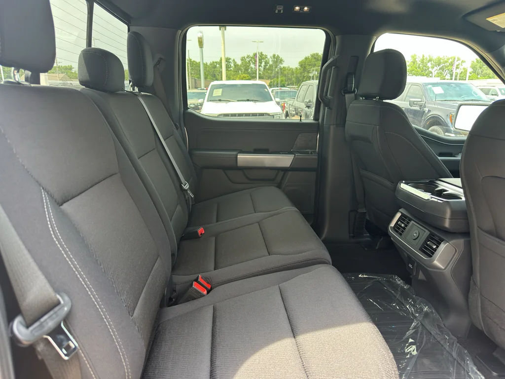 New 2026 Iconic Silver Metallic Ford XLT image 37