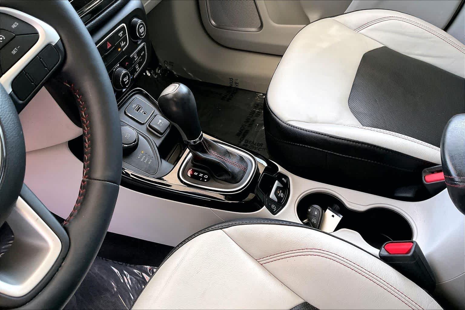 Used 2018 Redline Pearlcoat Jeep Limited image 17