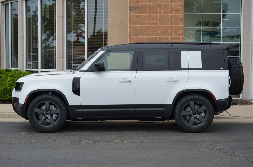 New 2026 Fuji White Land Rover S image 2
