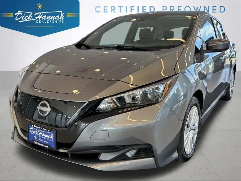 2025 Nissan Leaf S's photo