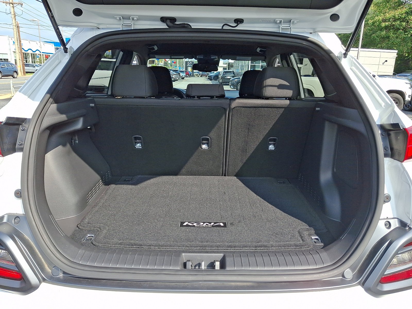 Used 2021 Chalk White Hyundai NIGHT image 19