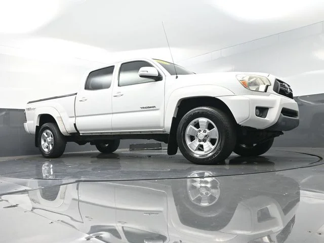 Used 2015 White Toyota Base image 41