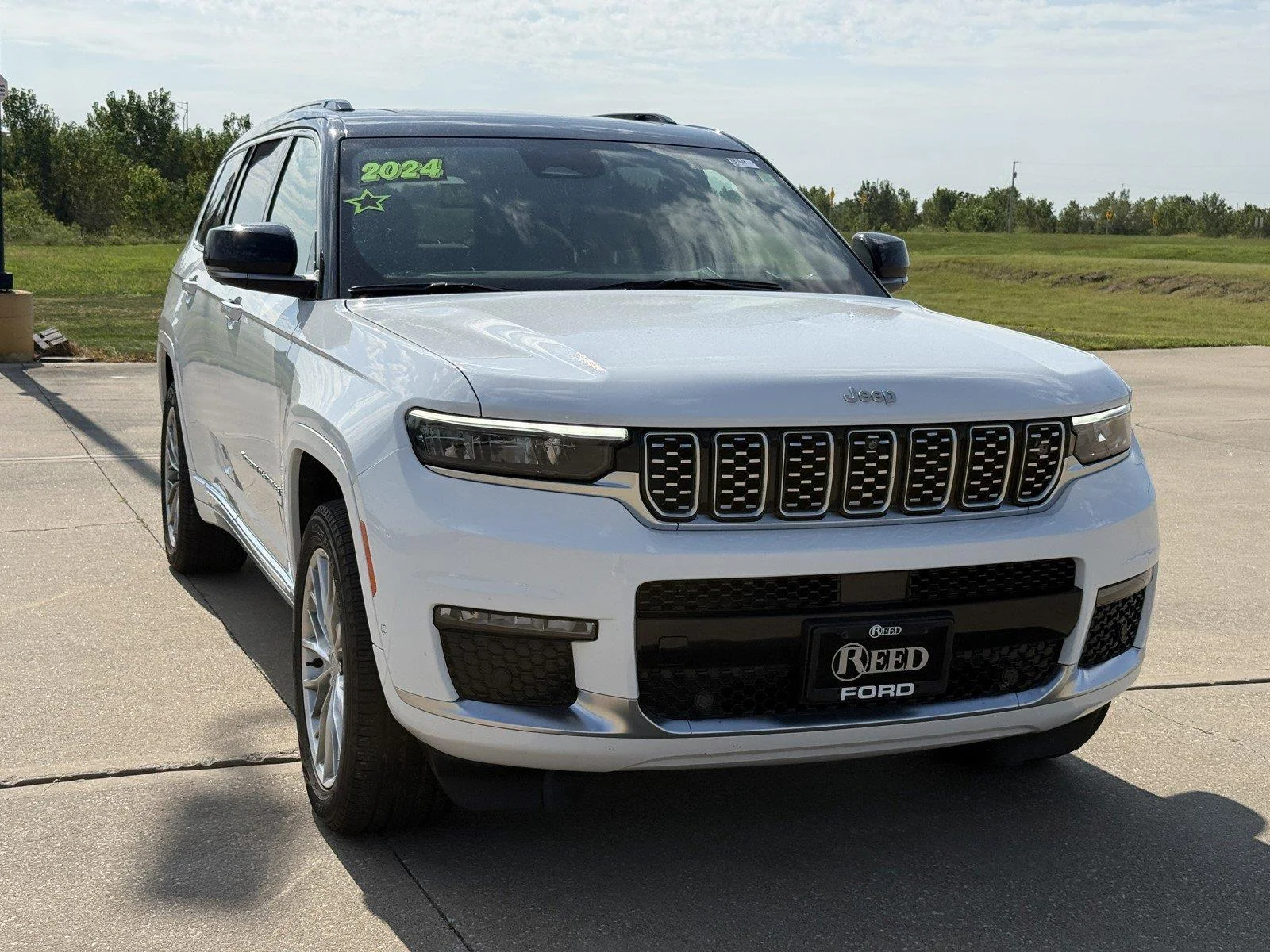 Used 2024 Jeep Grand Cherokee L Summit with VIN 1C4RJKET7R8559739 for sale in Kansas City