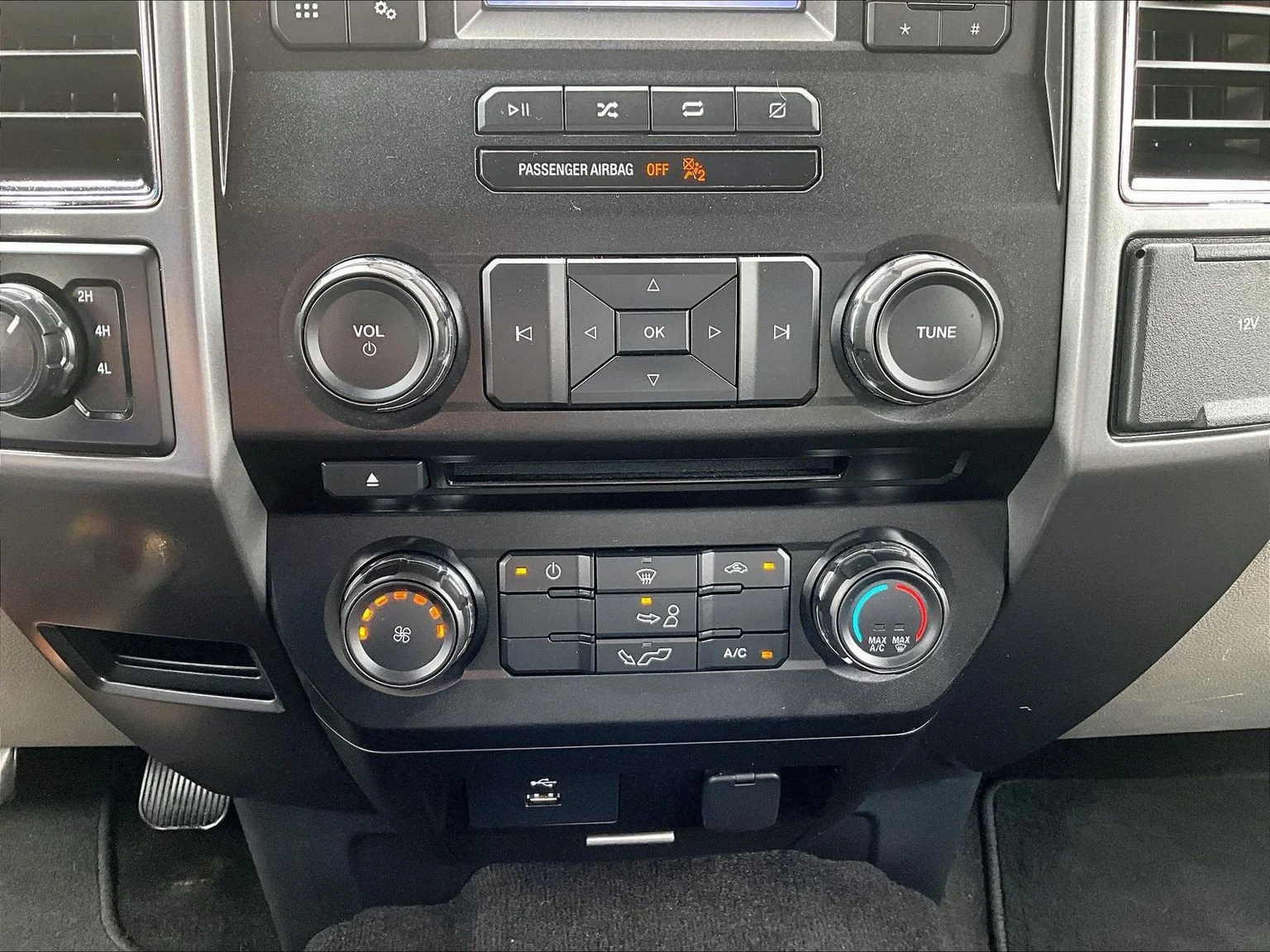 Used 2018 Black Ford XLT image 31