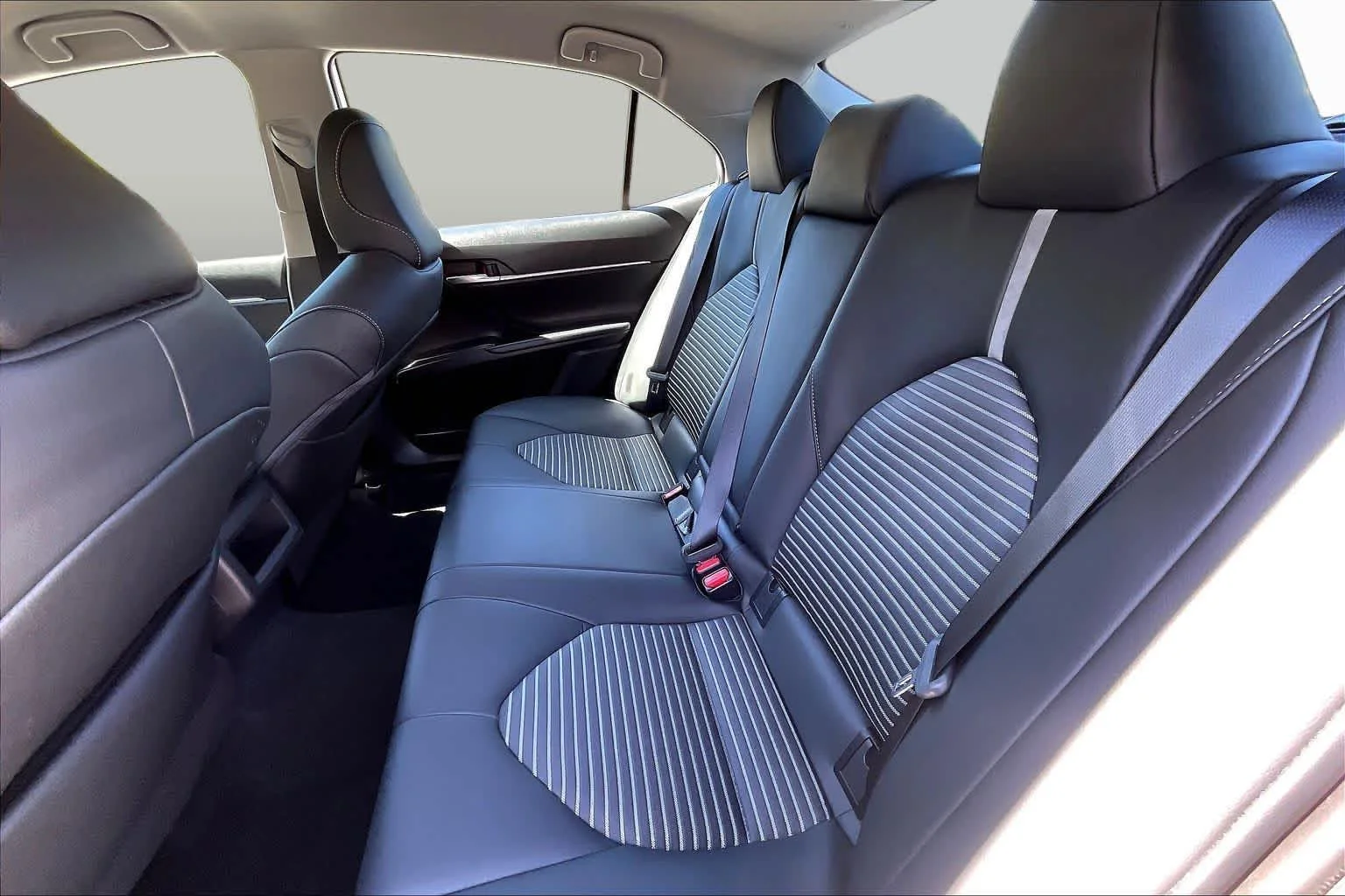 Used 2024 Ice Cap Toyota SE image 19