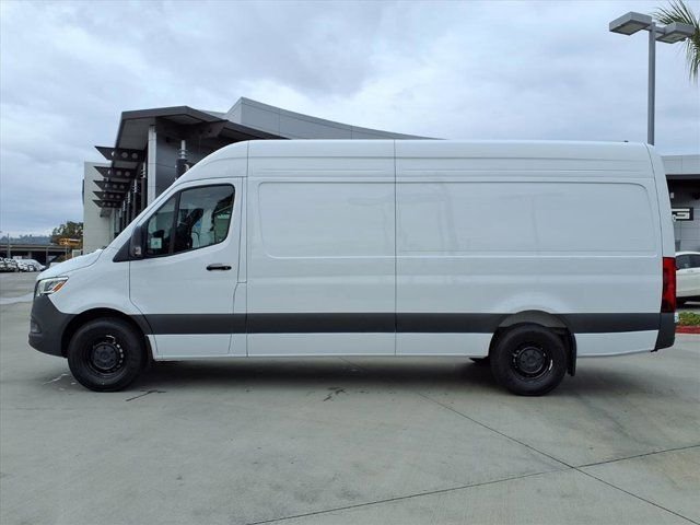 New 2026 Arctic White Mercedes-Benz Cargo 170 WB image 23