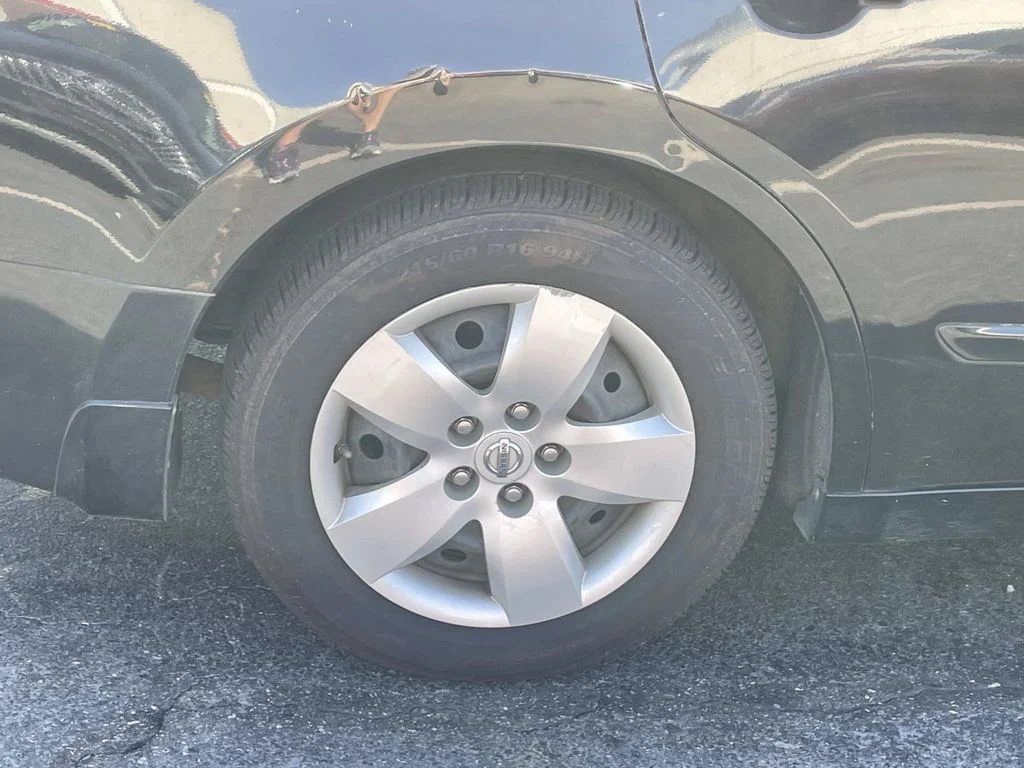 Used 2008 Black Nissan 2.5 S image 9