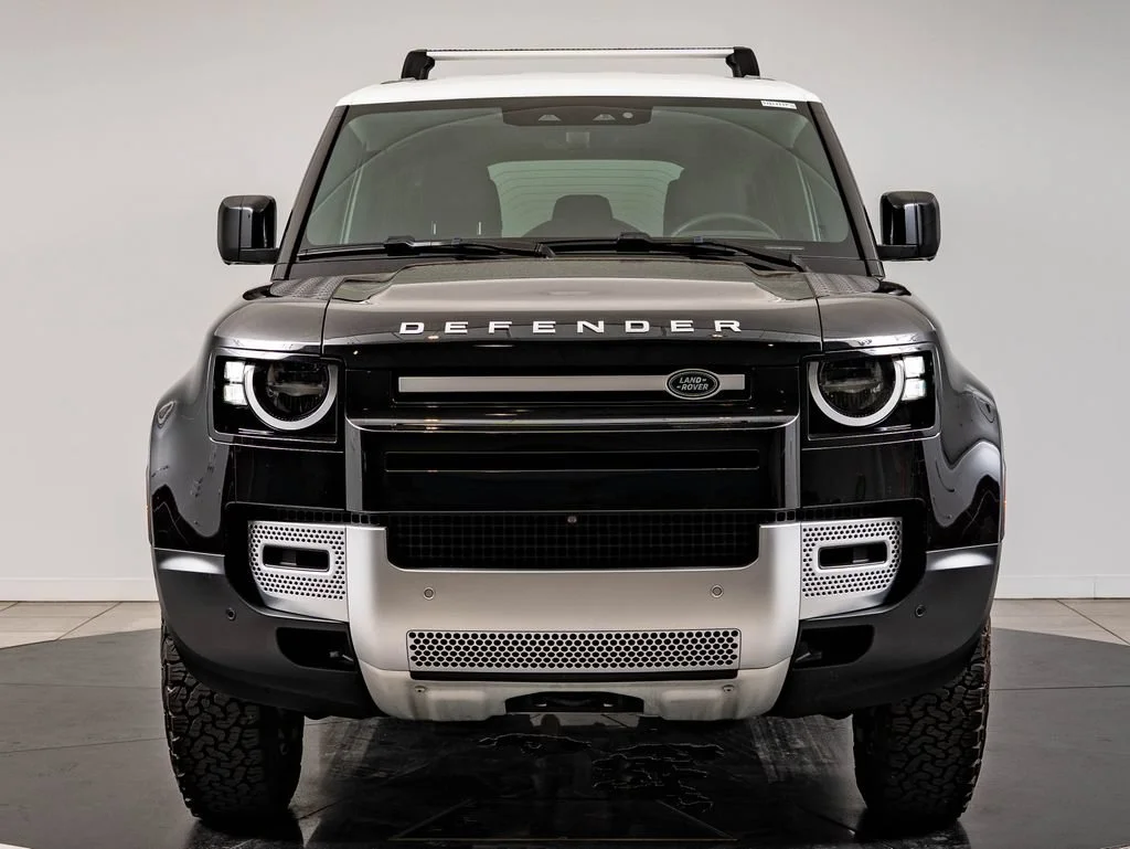 Used 2023 Black Land Rover S image 2