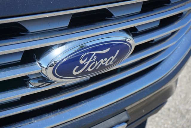 Used 2019 Gray Ford SEL image 12