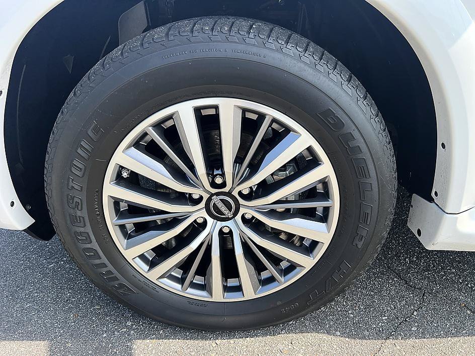 Used 2022 Aspen White TriCoat Pearl Nissan SL image 9