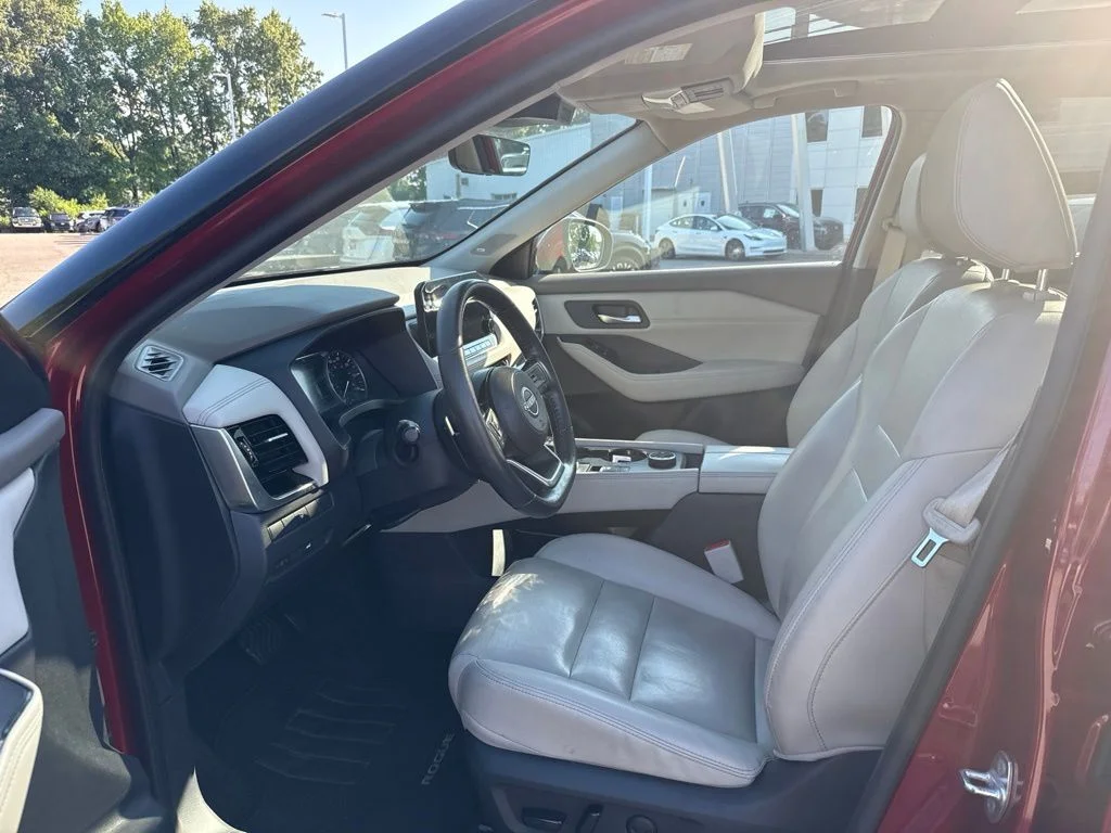Used 2023 Red Nissan SL image 8