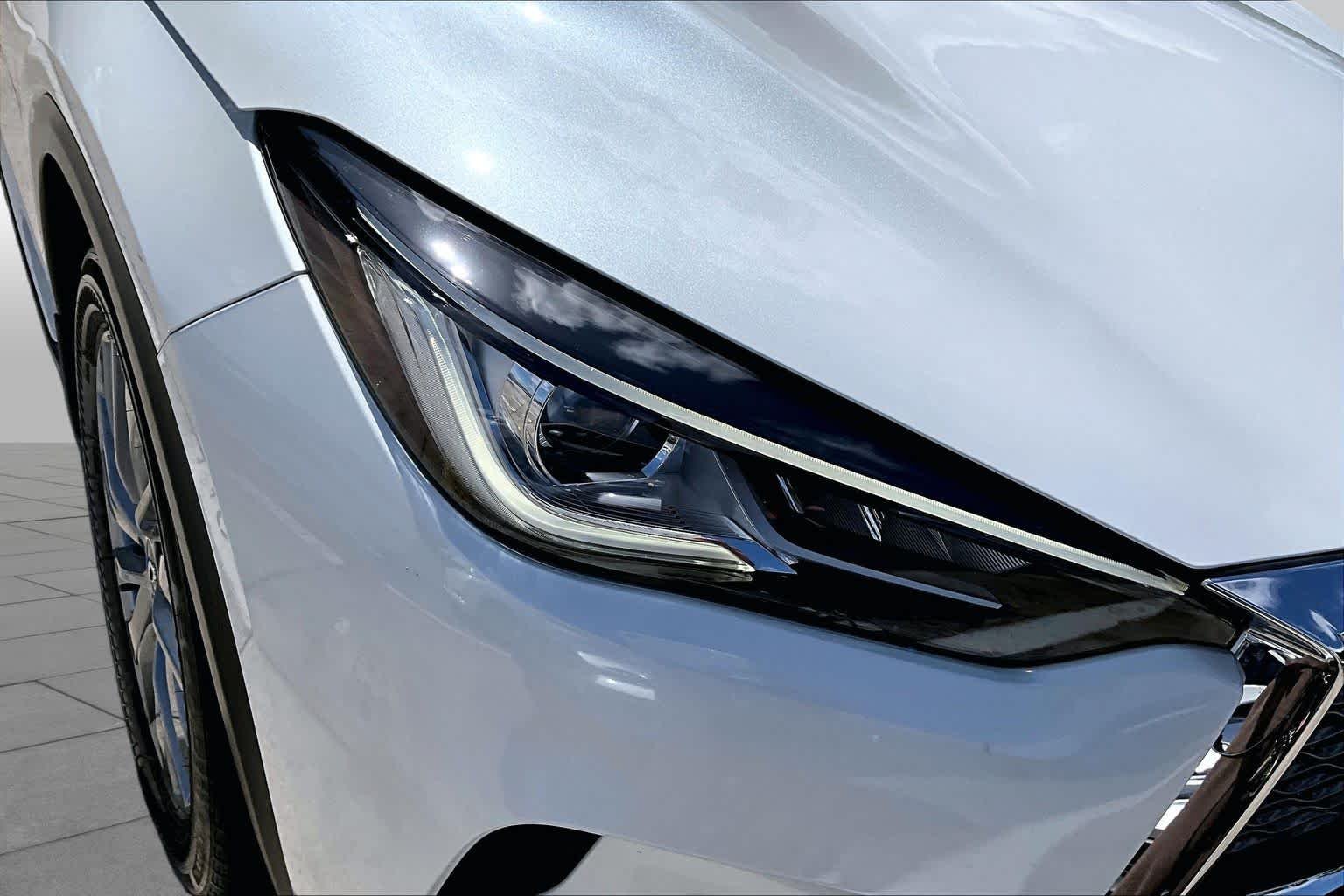 Used 2025 Radiant White INFINITI LUXE image 26