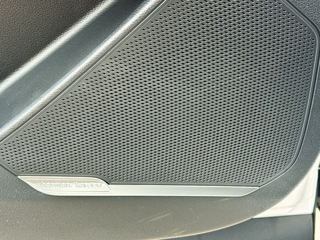 Used 2026 Glacial White Pearl Kia SX image 19