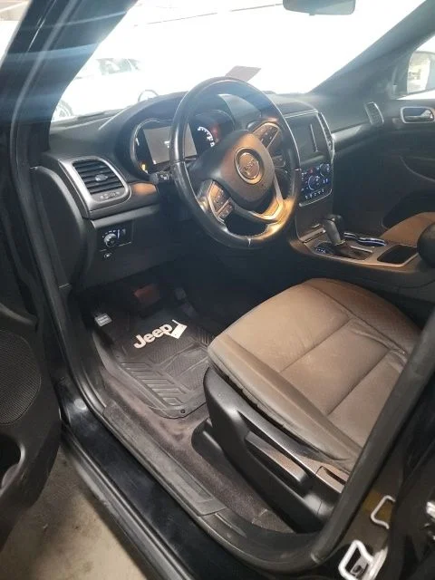 Used 2018 Black Jeep Laredo image 6