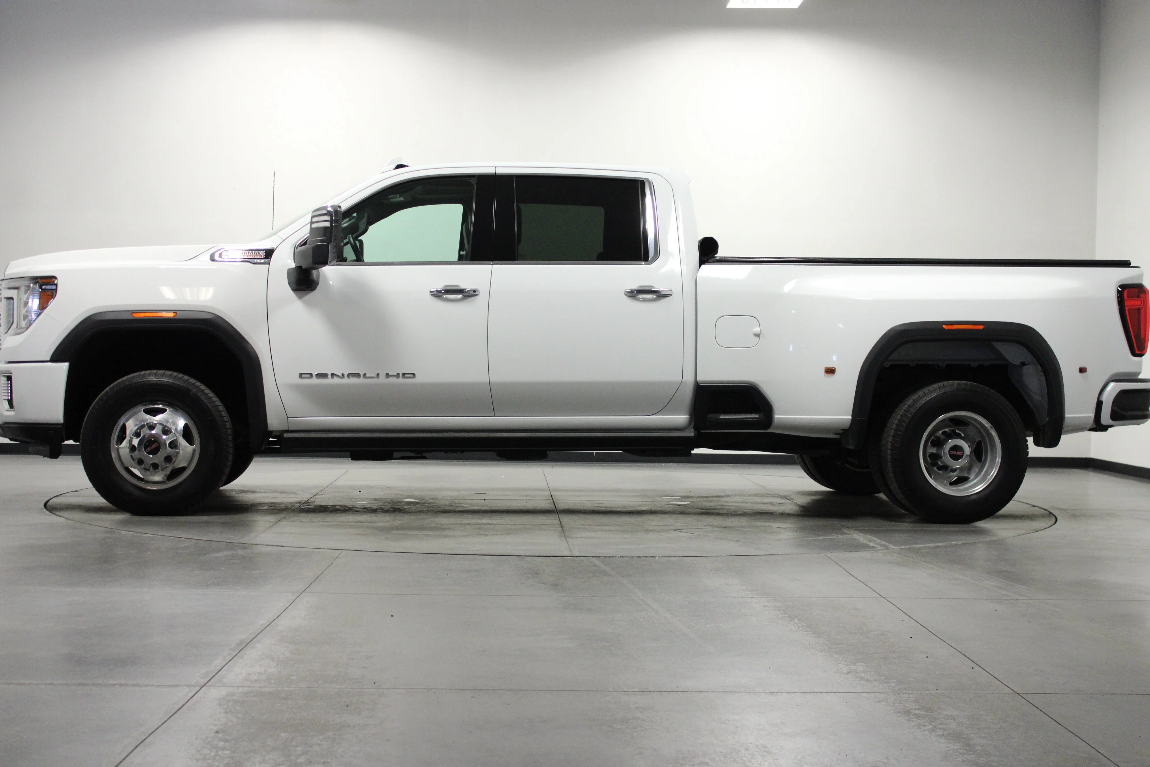 Used 2023 Summit White GMC Denali image 7